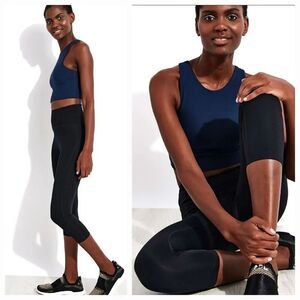 Girlfriend Collective Compressive High Waisted Capri Legging in Black Size Large